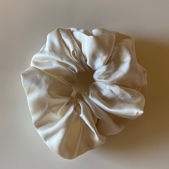 NWOT Large Ivory Satin Scrunchie - Picture 3 of 3